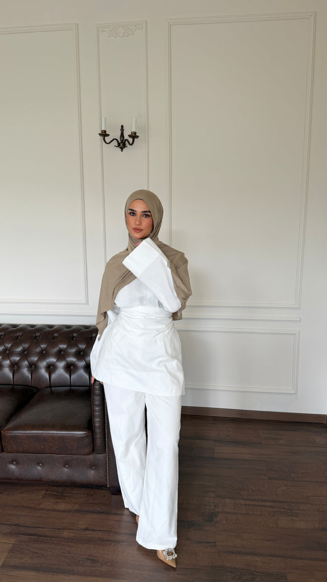 Leinenbluse mit integriertem, abnehmbarem Schal