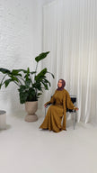 Elegantes Satin Kleid mit Bindedetail